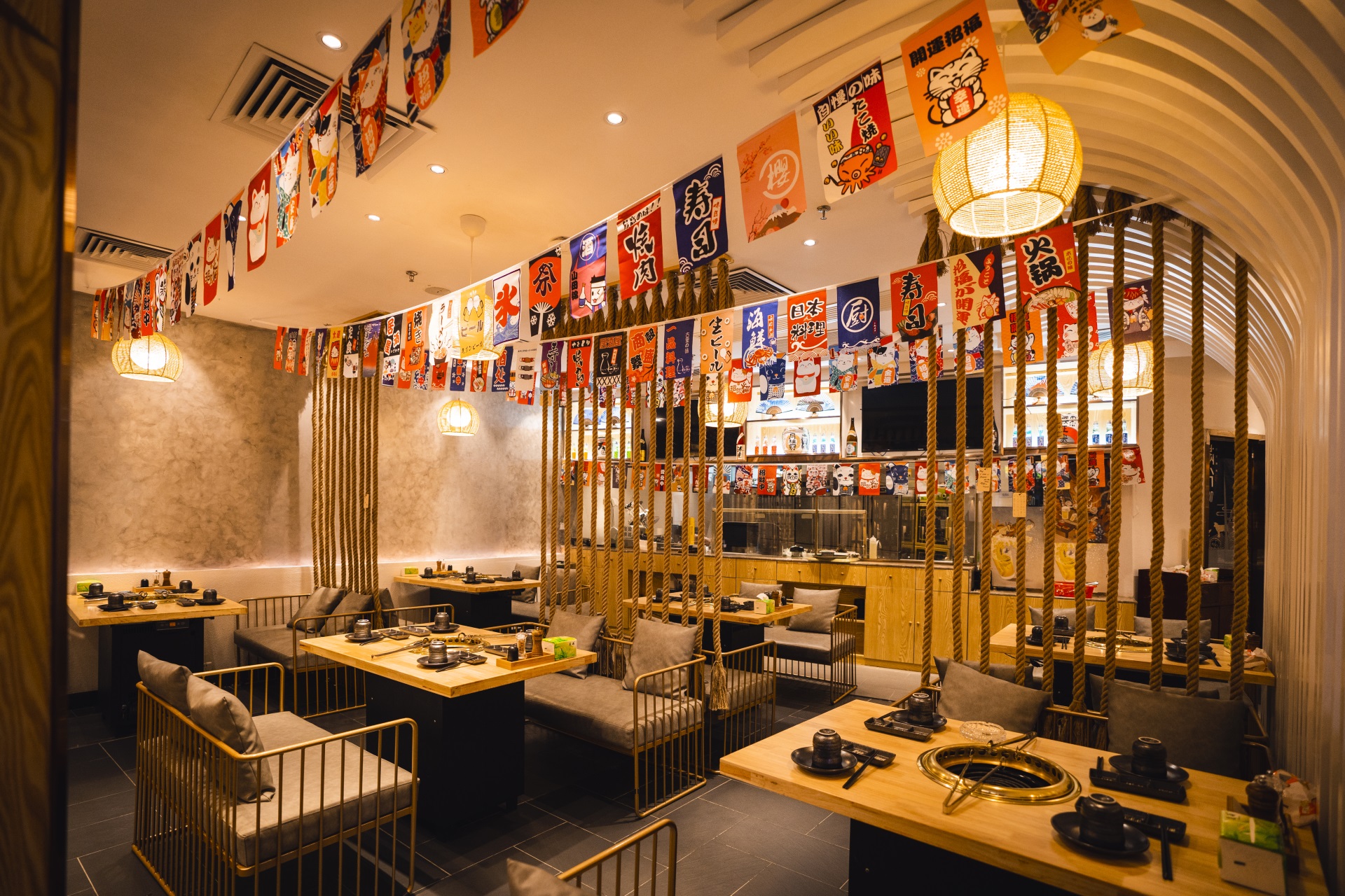 餐饮策划如何通过深圳餐饮空间设计来确定餐厅的装修风格？